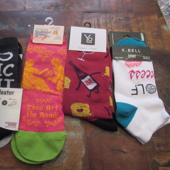 WOMEN KICK ASS - LITERALLY SOCKS - Picture 4 of 4